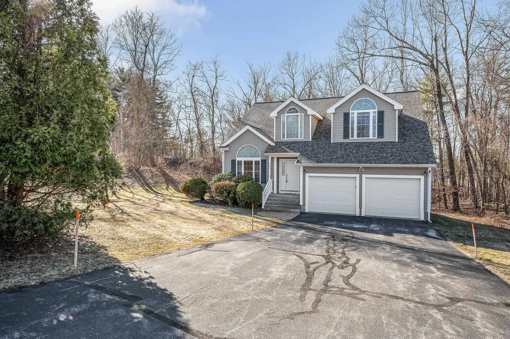 2 Prestwick Trail Nashua NH 03062
