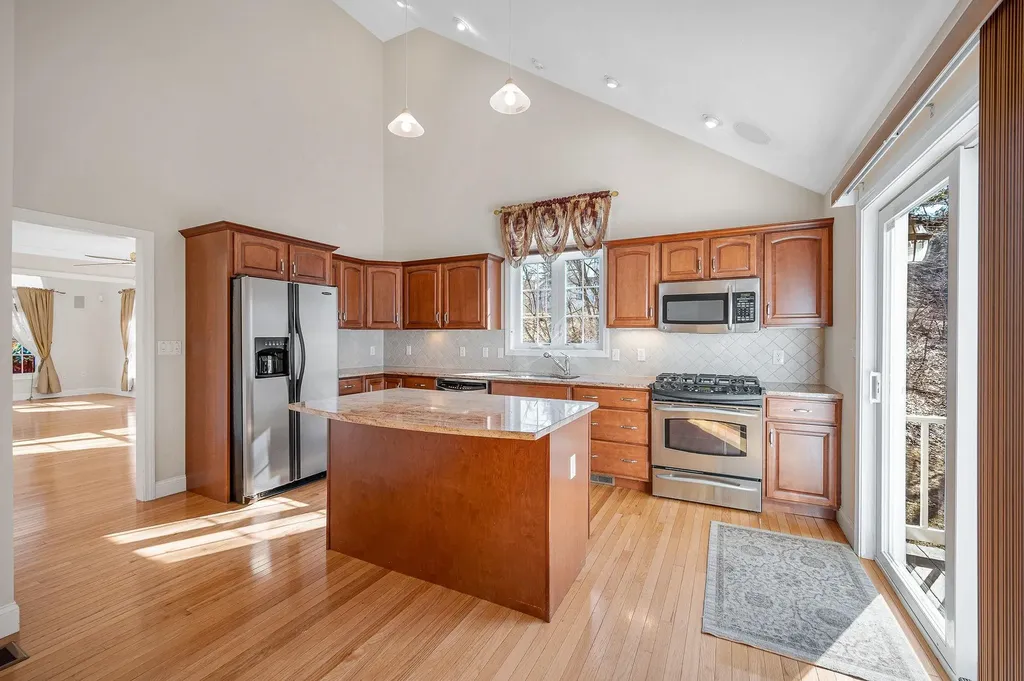 2 Prestwick Trail Nashua NH 03062