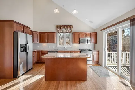 2 Prestwick Trail Nashua NH 03062