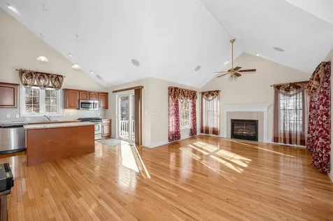 2 Prestwick Trail Nashua NH 03062