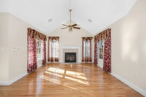 2 Prestwick Trail Nashua NH 03062