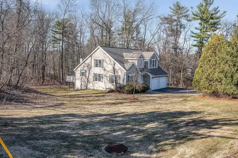 2 Prestwick Trail Nashua NH 03062