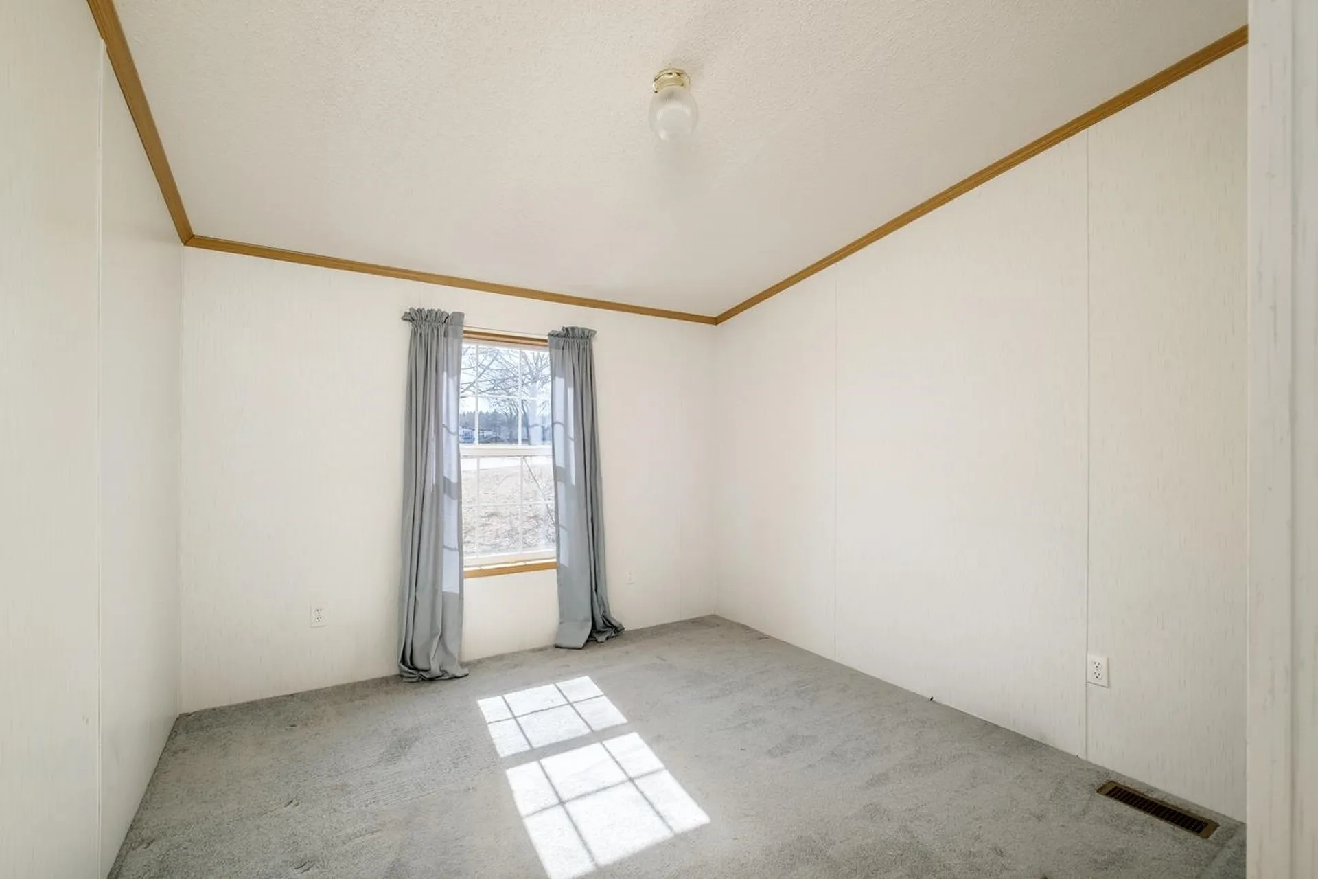 2 Sagamore Lane Rochester NH 03867