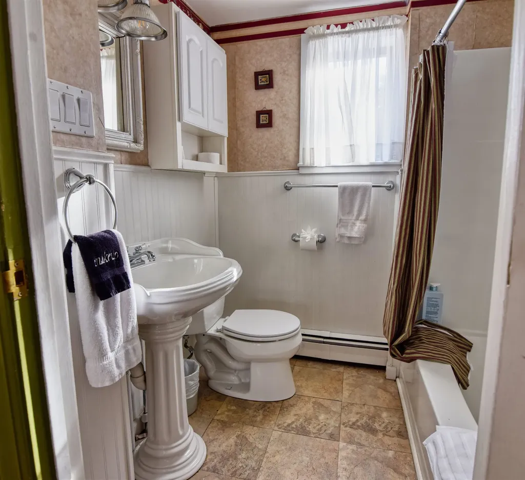 27 Nh Route 25 Plymouth NH 03264