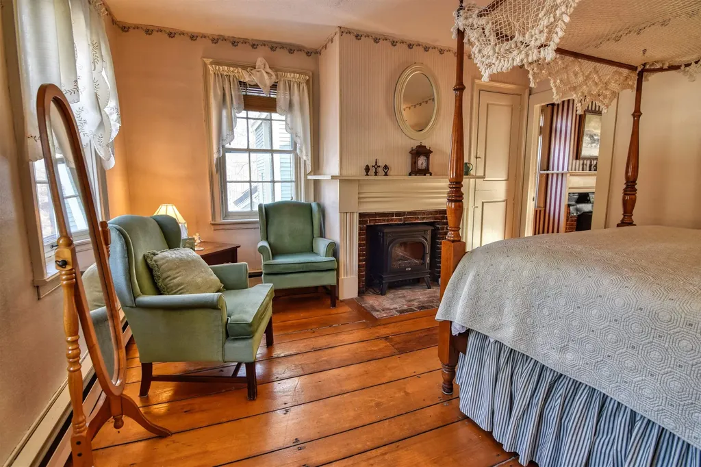 27 Nh Route 25 Plymouth NH 03264