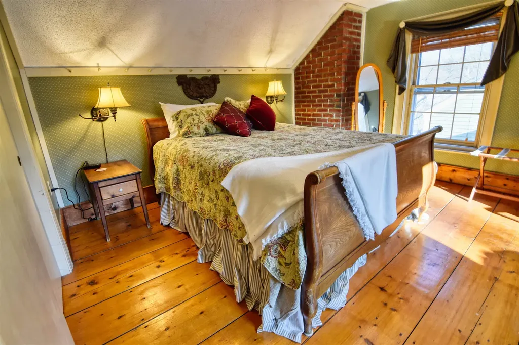 27 Nh Route 25 Plymouth NH 03264