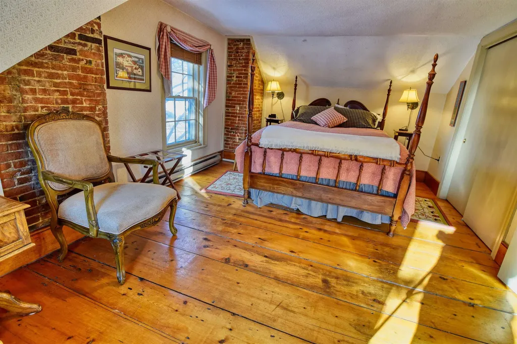 27 Nh Route 25 Plymouth NH 03264