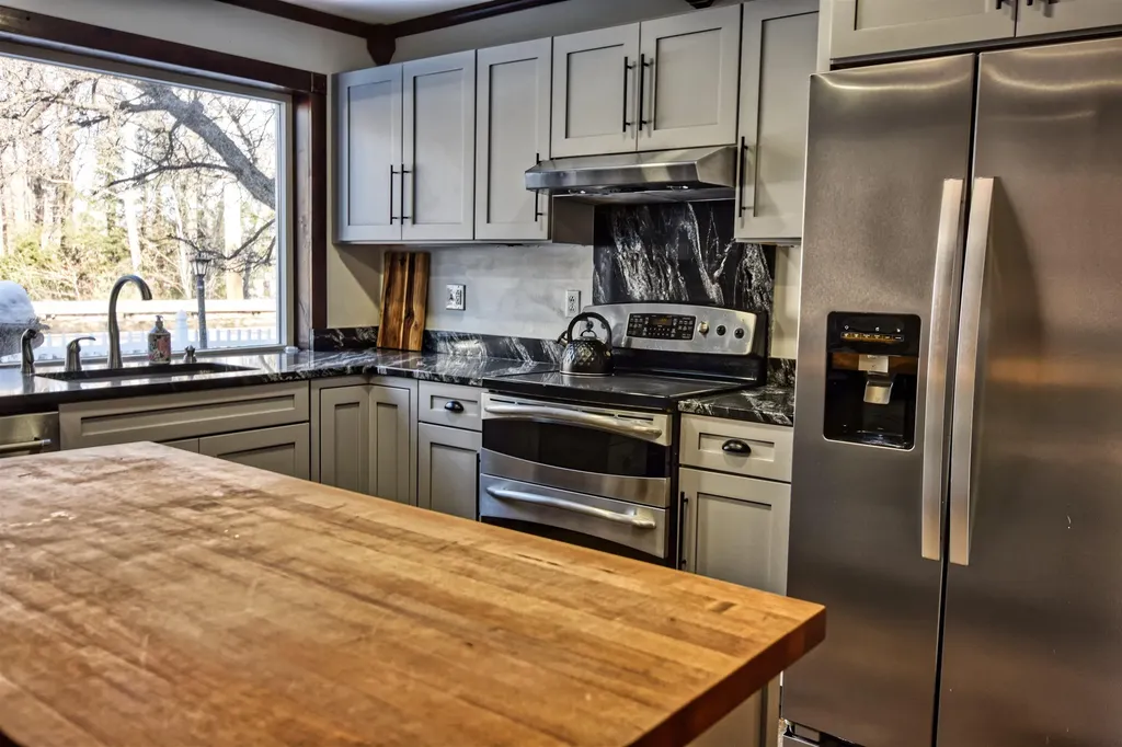 27 Nh Route 25 Plymouth NH 03264