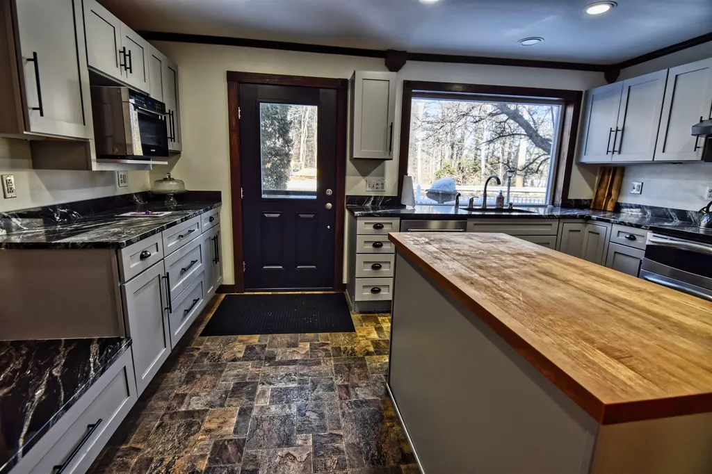 27 Nh Route 25 Plymouth NH 03264