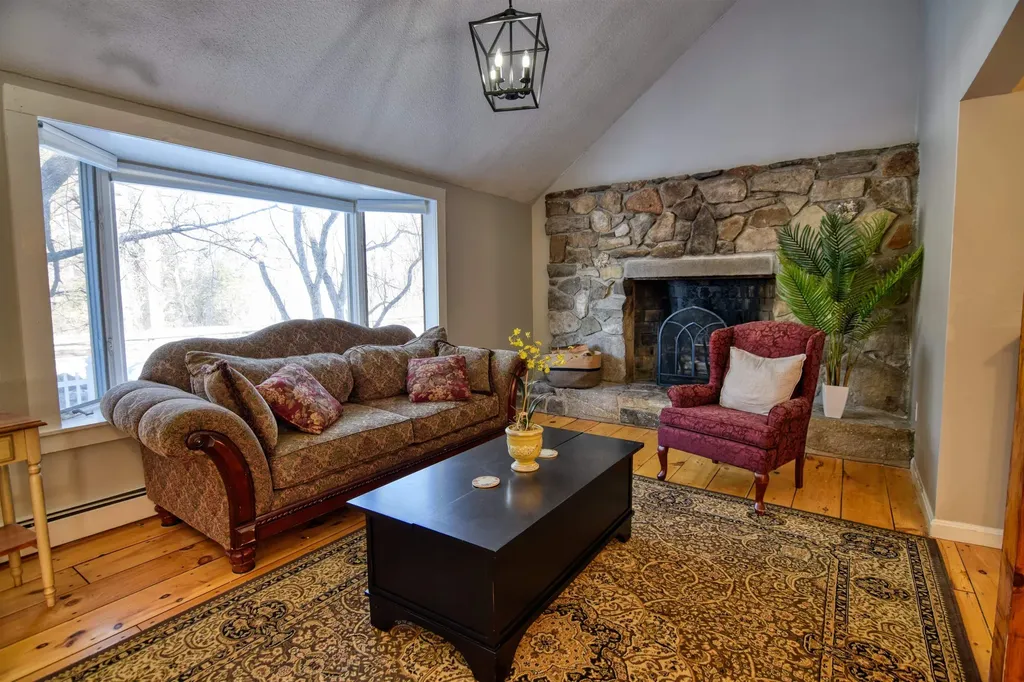 27 Nh Route 25 Plymouth NH 03264