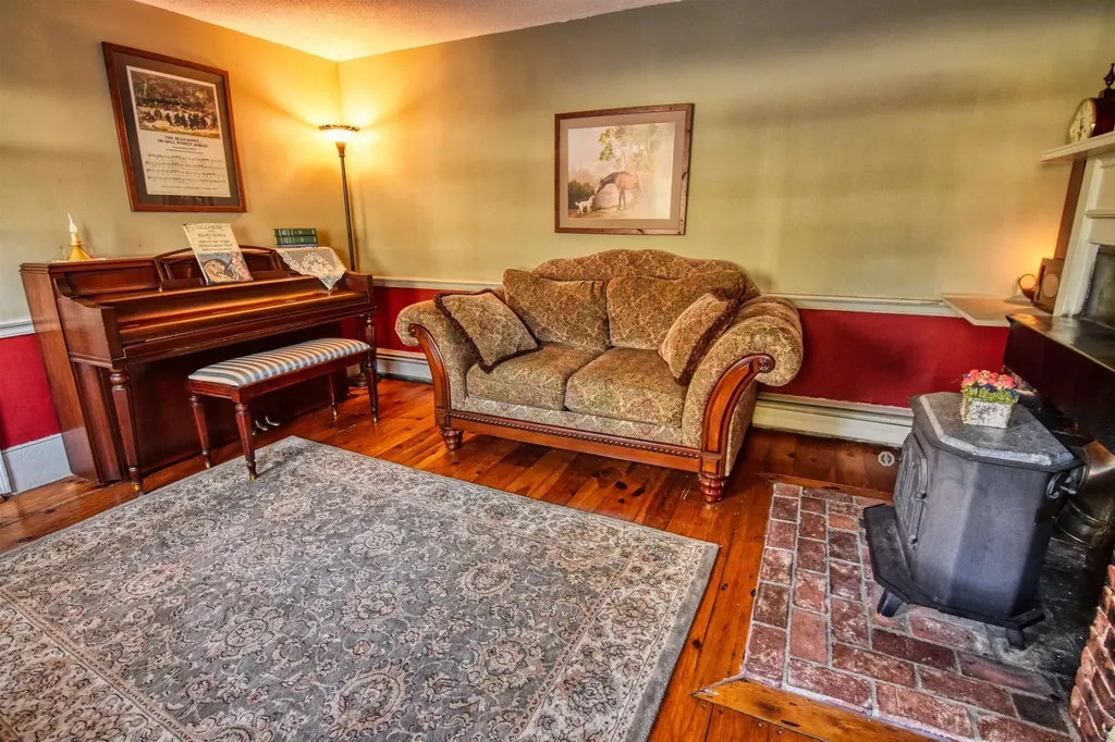 27 Nh Route 25 Plymouth NH 03264