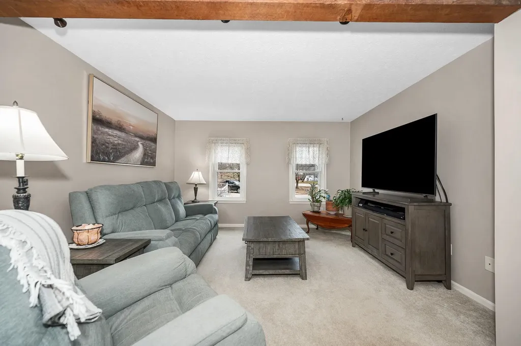 11 Linden Street Hudson NH 03051