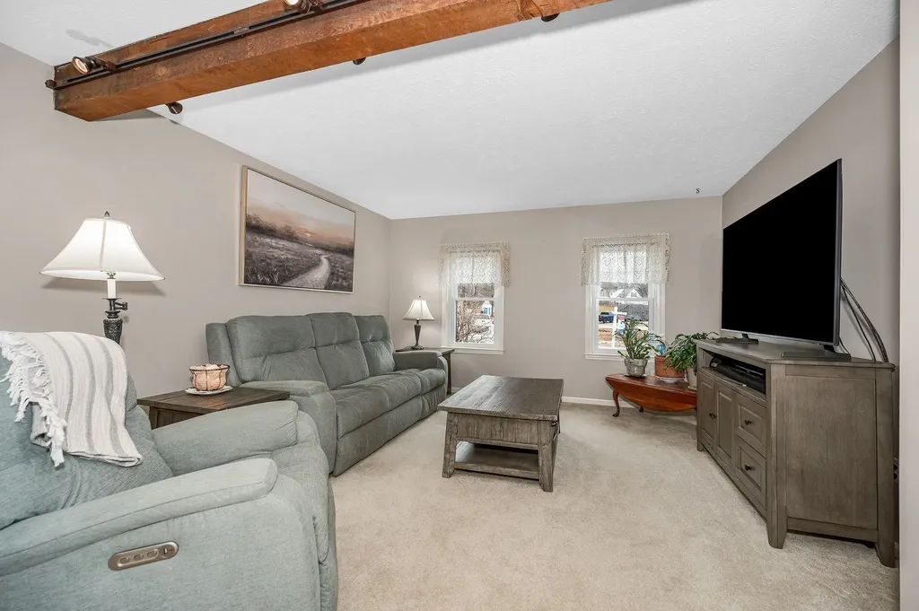 11 Linden Street Hudson NH 03051