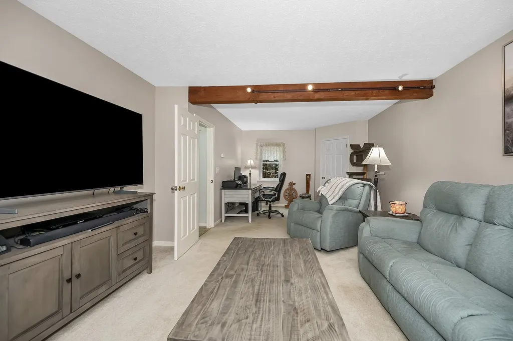 11 Linden Street Hudson NH 03051