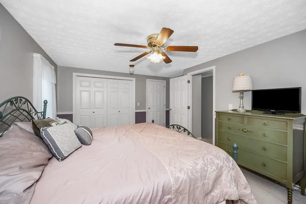 11 Linden Street Hudson NH 03051