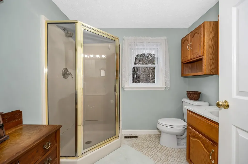 11 Linden Street Hudson NH 03051