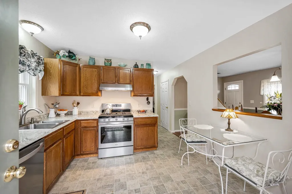 11 Linden Street Hudson NH 03051