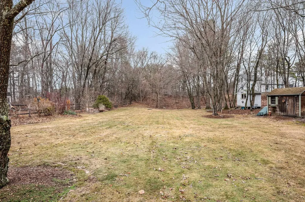 11 Linden Street Hudson NH 03051