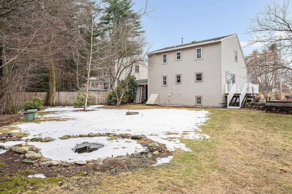 11 Linden Street Hudson NH 03051