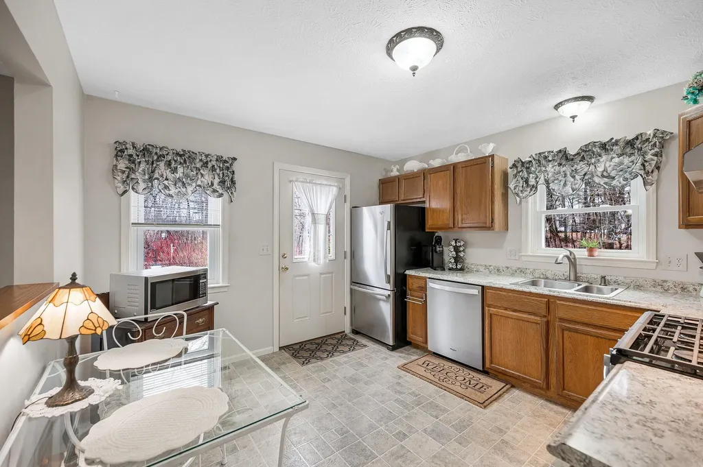 11 Linden Street Hudson NH 03051