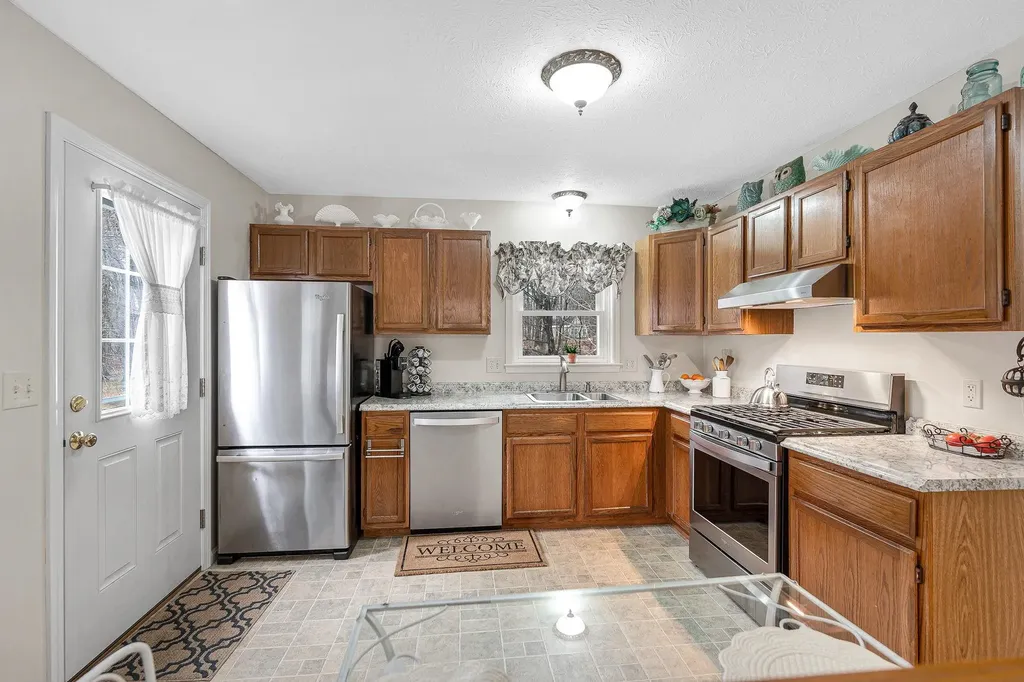 11 Linden Street Hudson NH 03051