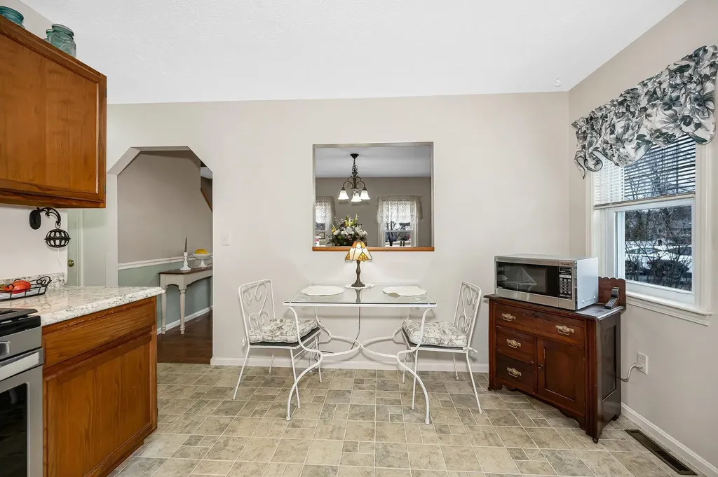 11 Linden Street Hudson NH 03051