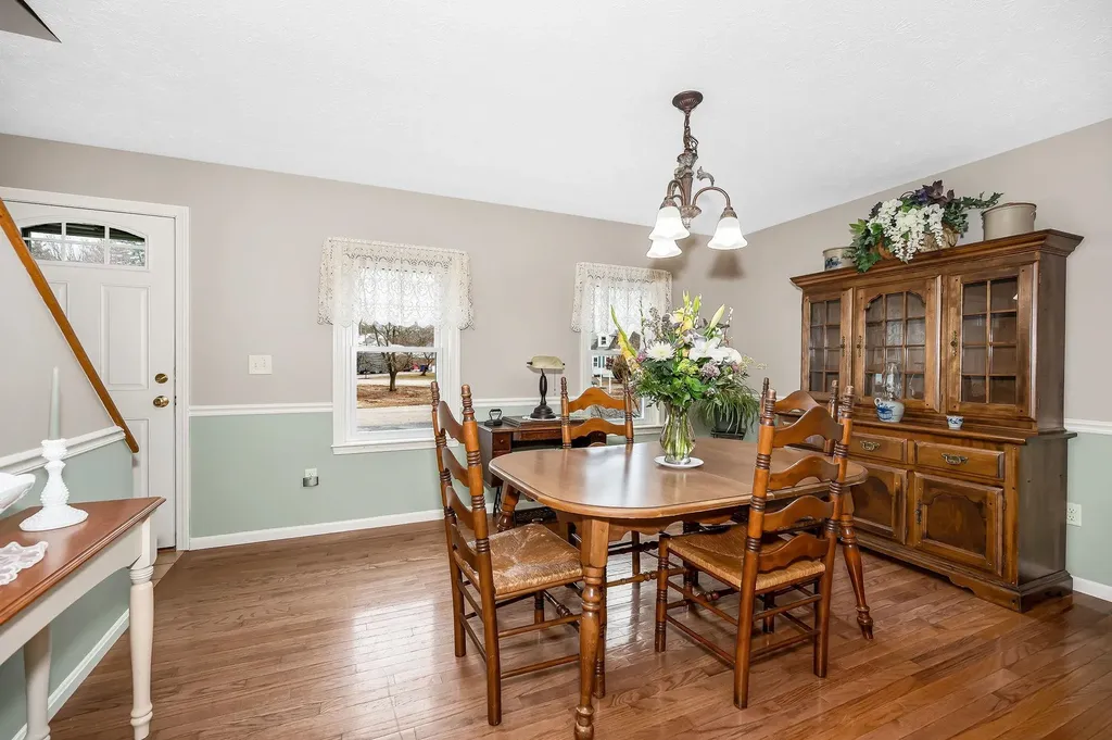 11 Linden Street Hudson NH 03051