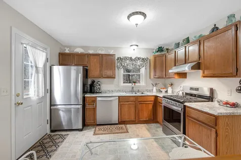 11 Linden Street Hudson NH 03051