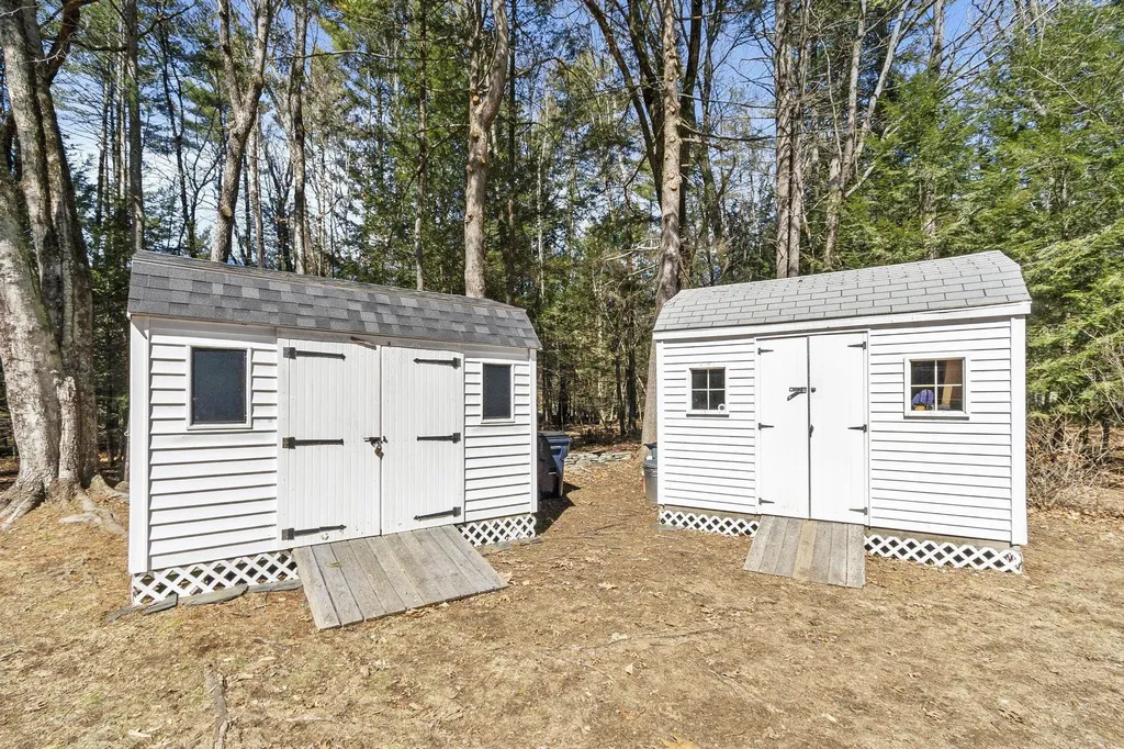 21 Hastings Circle Hinsdale NH 03451