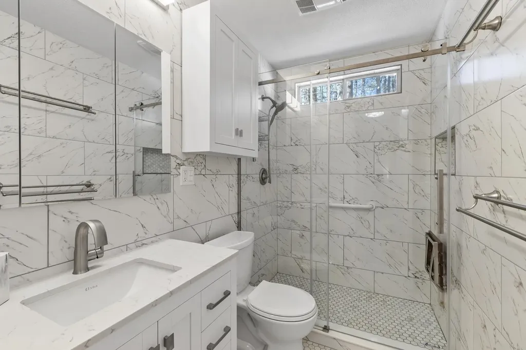 21 Hastings Circle Hinsdale NH 03451