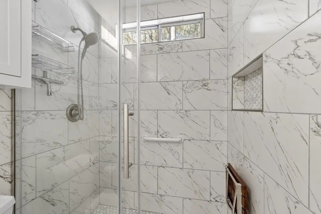 21 Hastings Circle Hinsdale NH 03451