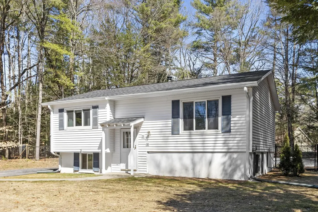21 Hastings Circle Hinsdale NH 03451