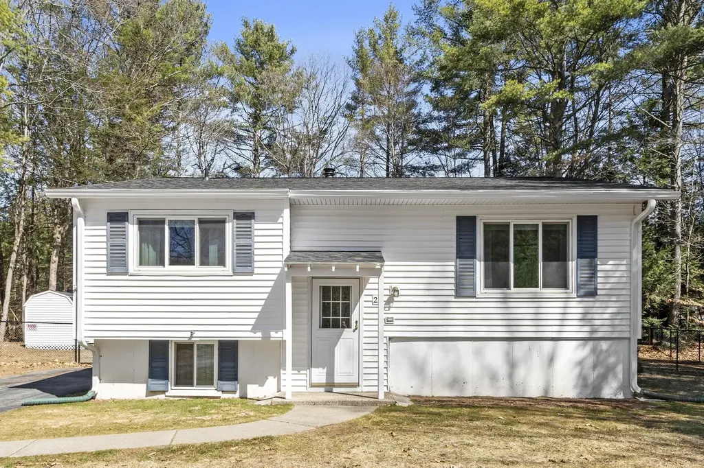 21 Hastings Circle Hinsdale NH 03451