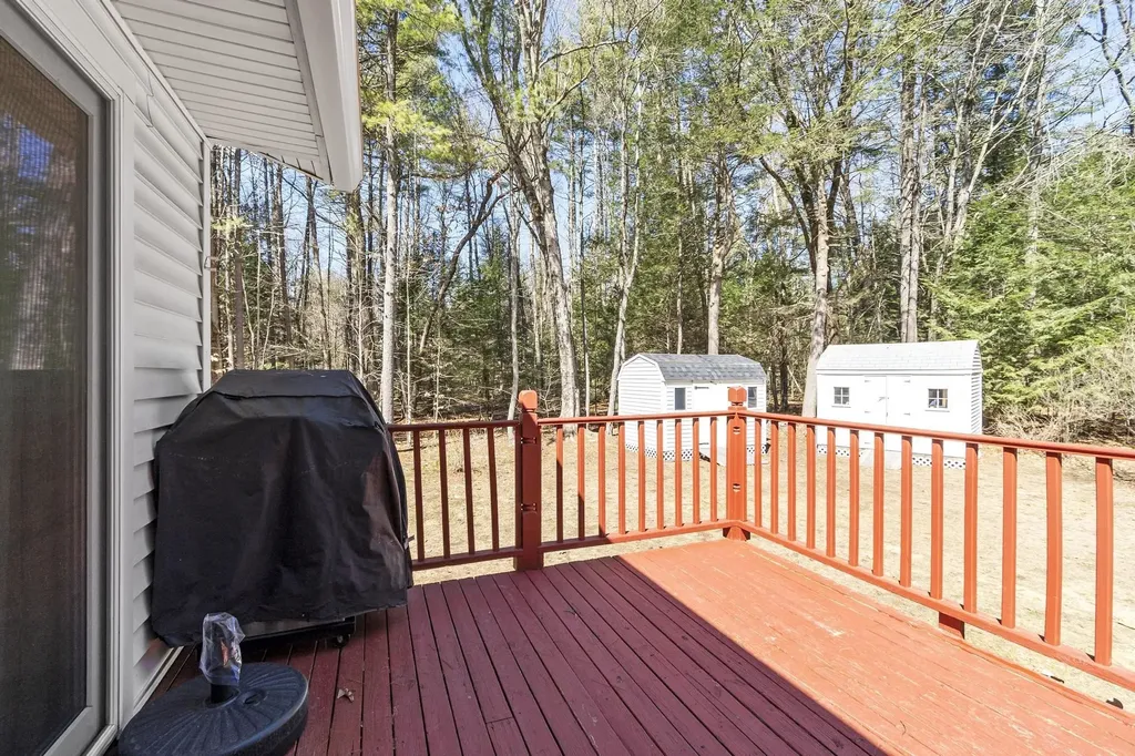 21 Hastings Circle Hinsdale NH 03451