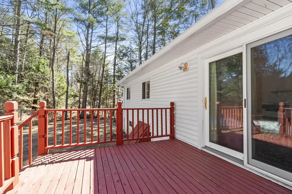 21 Hastings Circle Hinsdale NH 03451