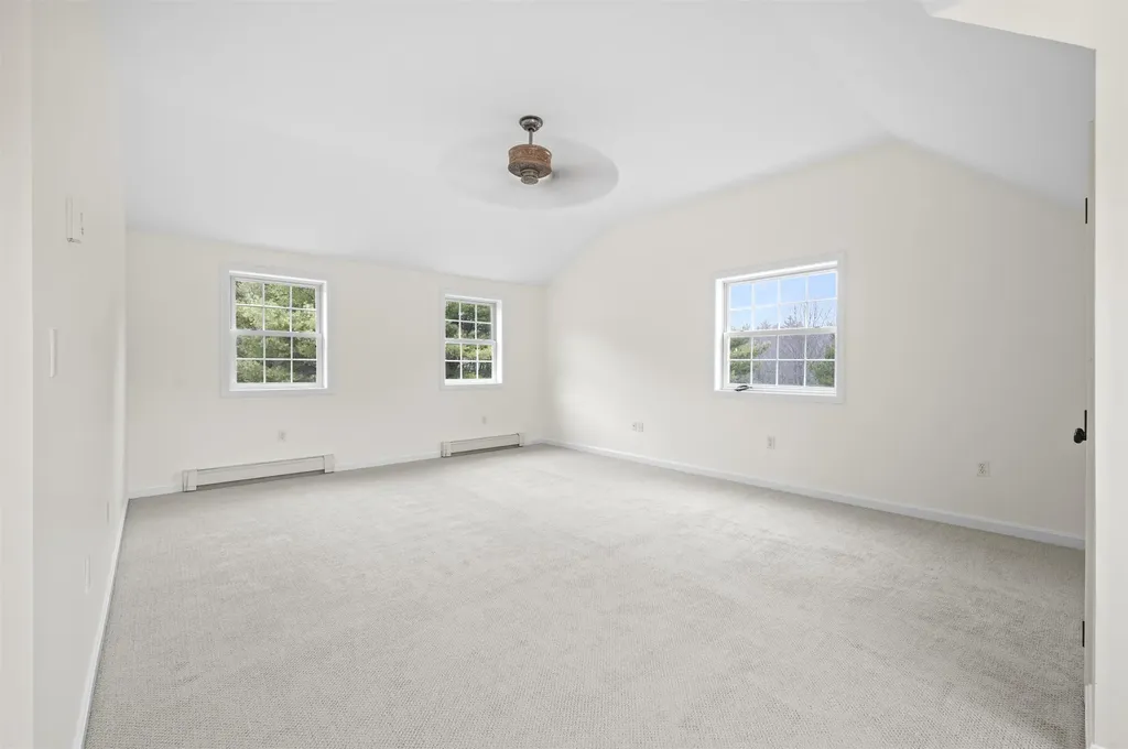 18 Shannon Way Brentwood NH 03833