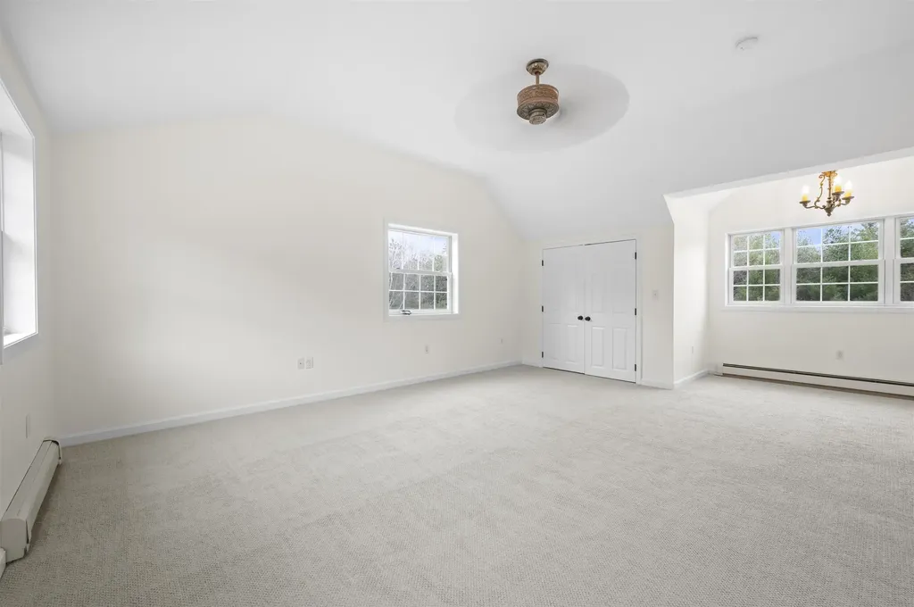 18 Shannon Way Brentwood NH 03833