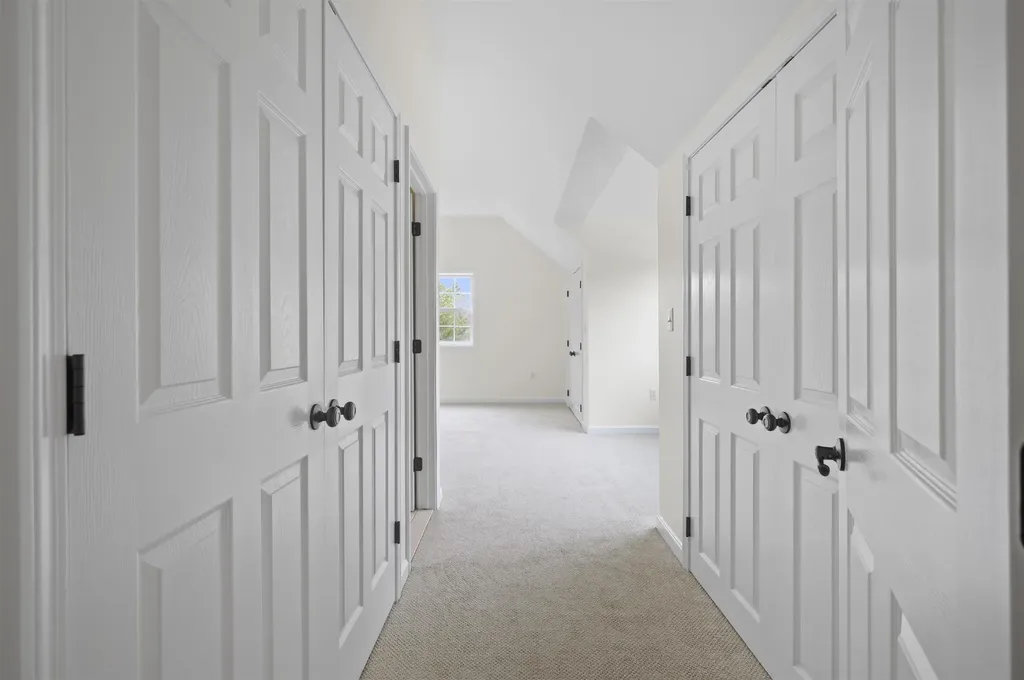 18 Shannon Way Brentwood NH 03833