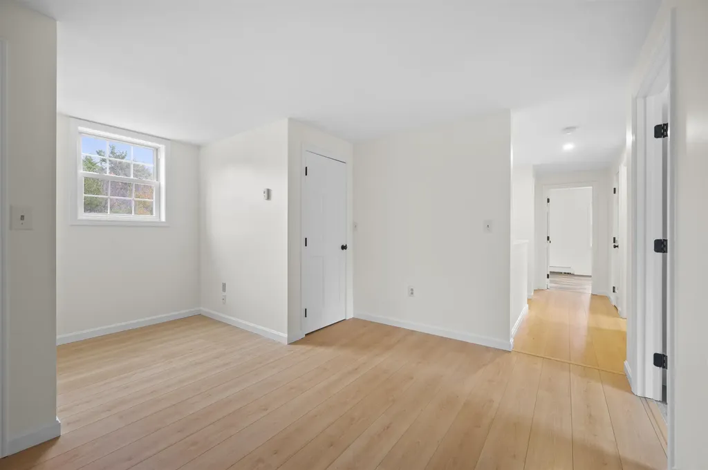 18 Shannon Way Brentwood NH 03833