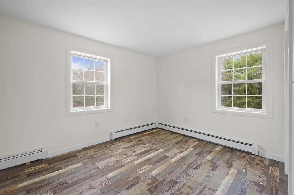 18 Shannon Way Brentwood NH 03833