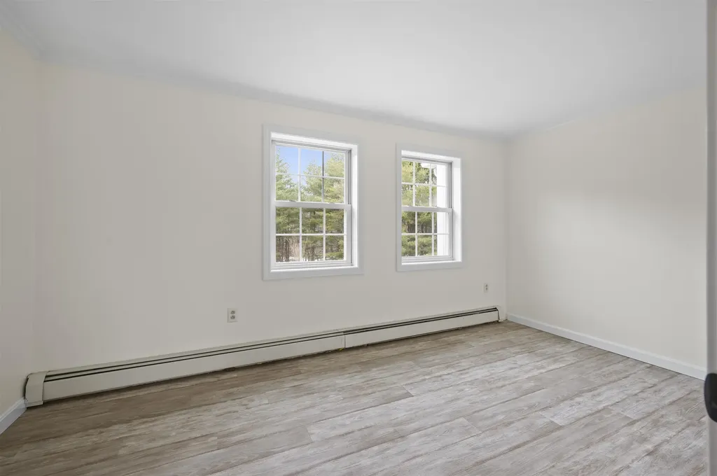 18 Shannon Way Brentwood NH 03833