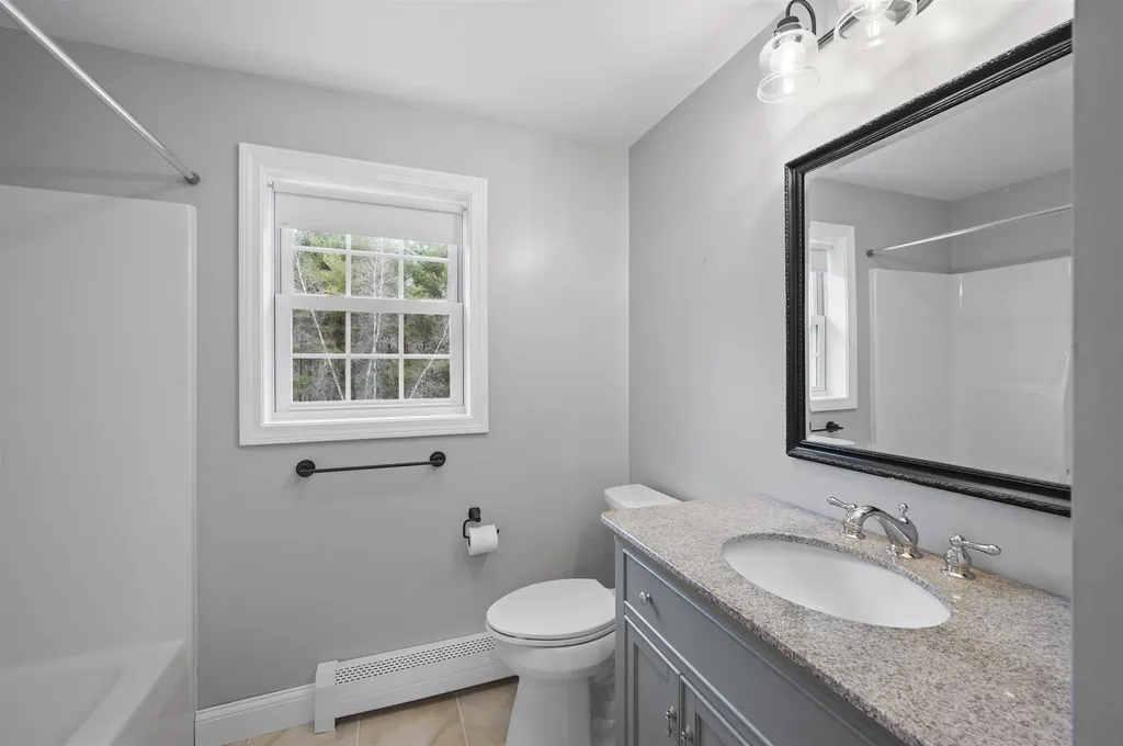 18 Shannon Way Brentwood NH 03833