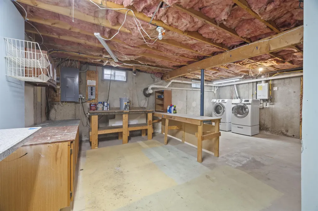 18 Shannon Way Brentwood NH 03833