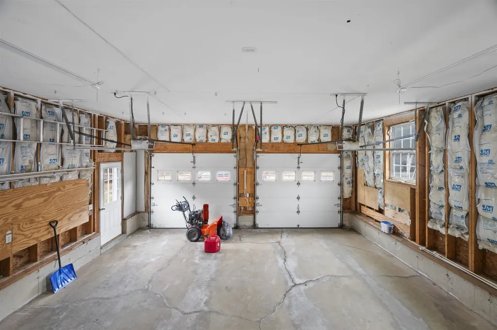 18 Shannon Way Brentwood NH 03833