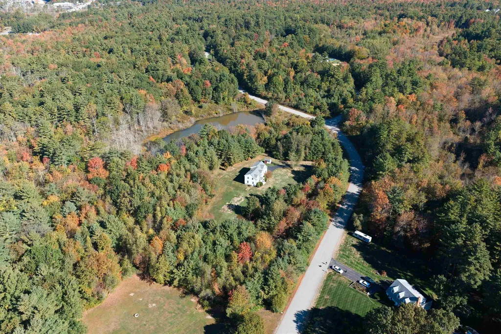 18 Shannon Way Brentwood NH 03833