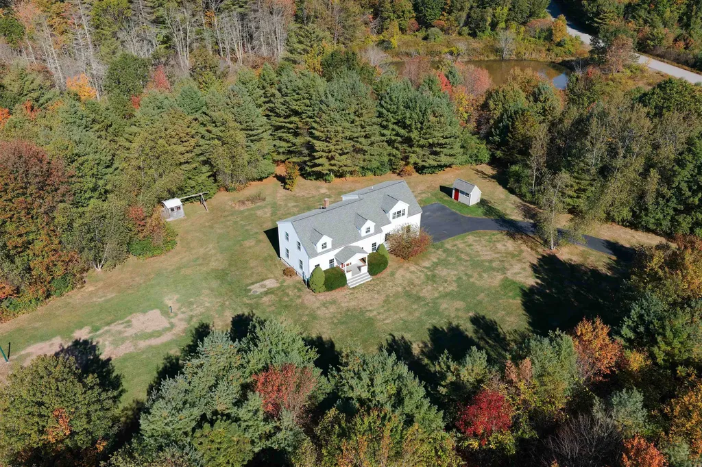 18 Shannon Way Brentwood NH 03833