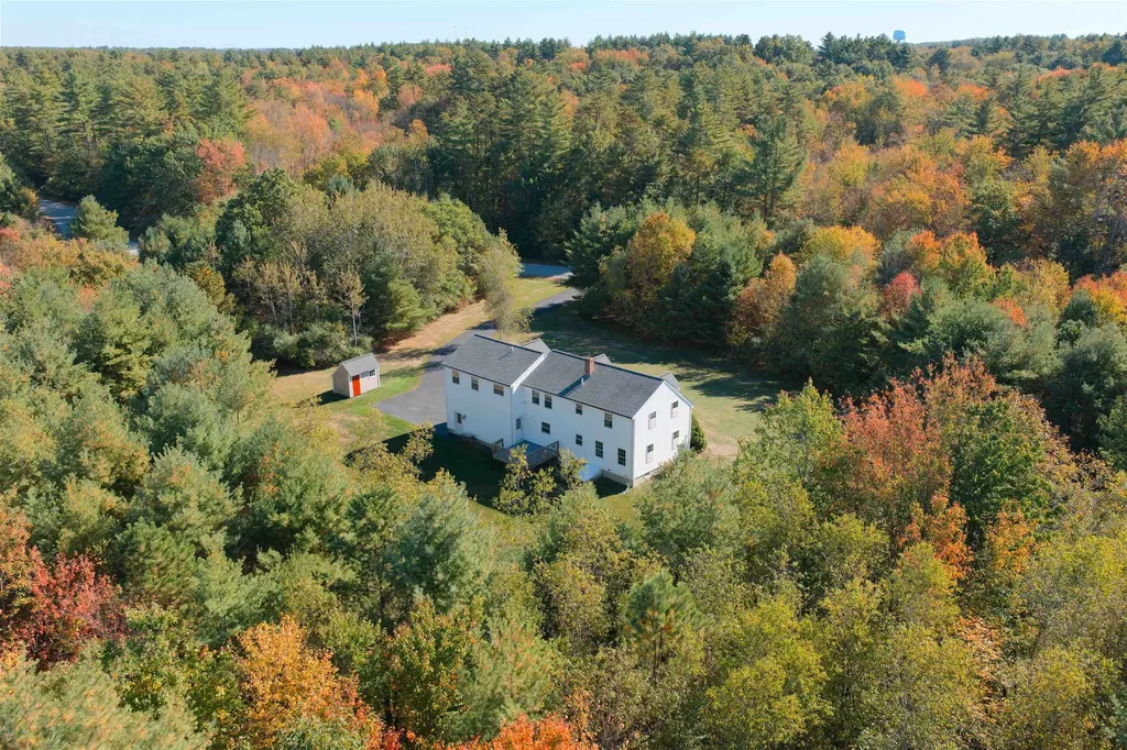 18 Shannon Way Brentwood NH 03833