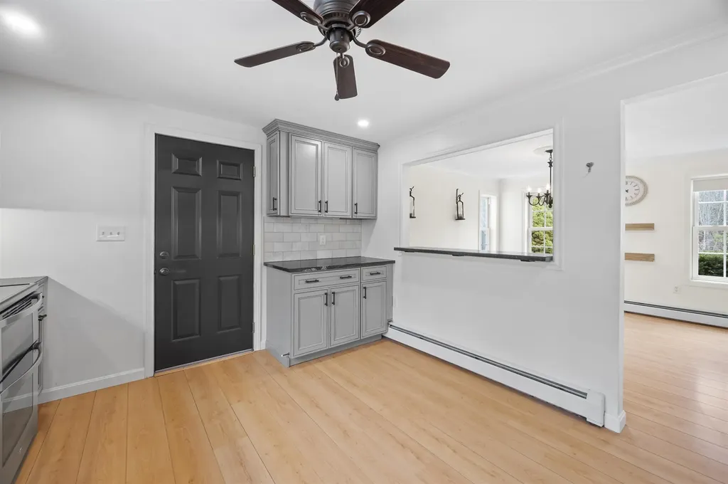 18 Shannon Way Brentwood NH 03833