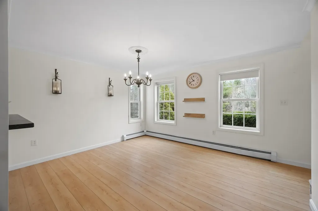 18 Shannon Way Brentwood NH 03833