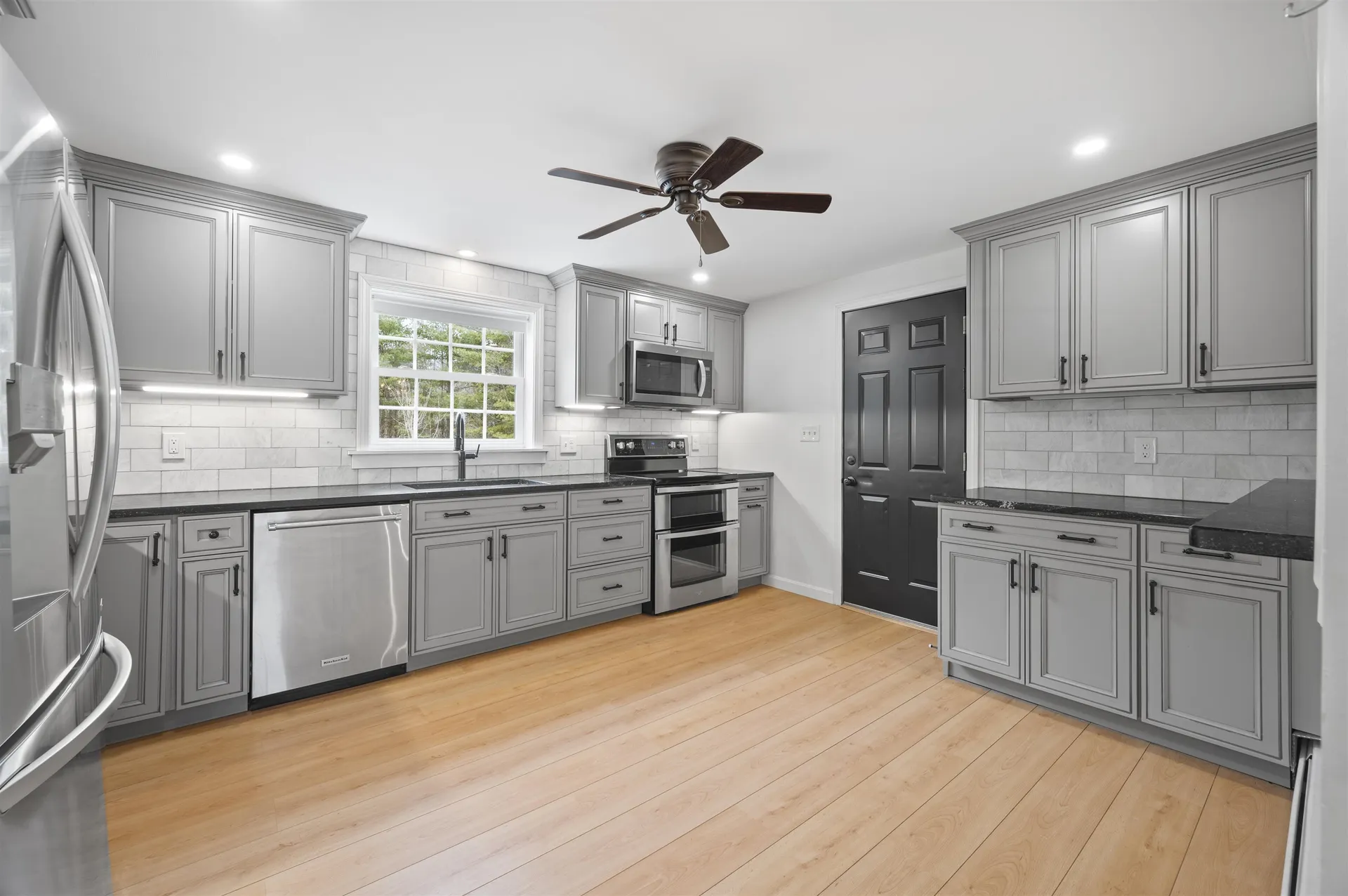 18 Shannon Way Brentwood NH 03833